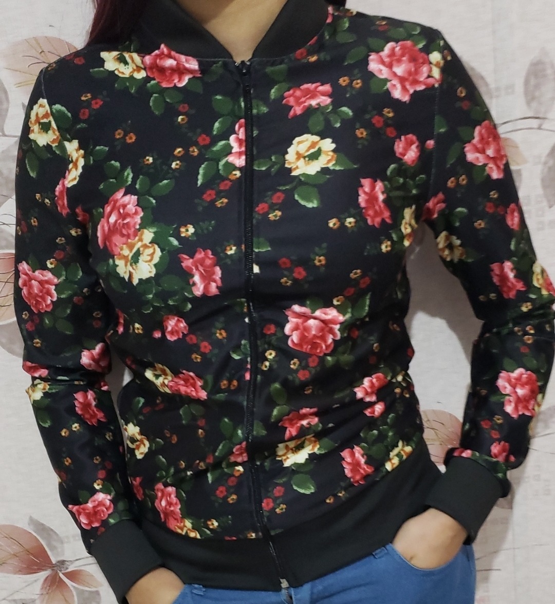 jaqueta bomber feminina floral