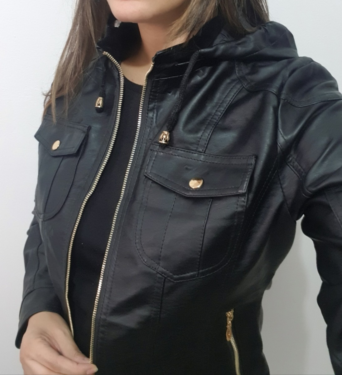 jaqueta de couro com capuz