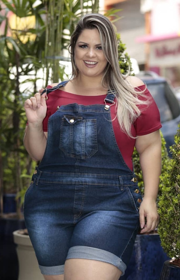 jardineira preta plus size