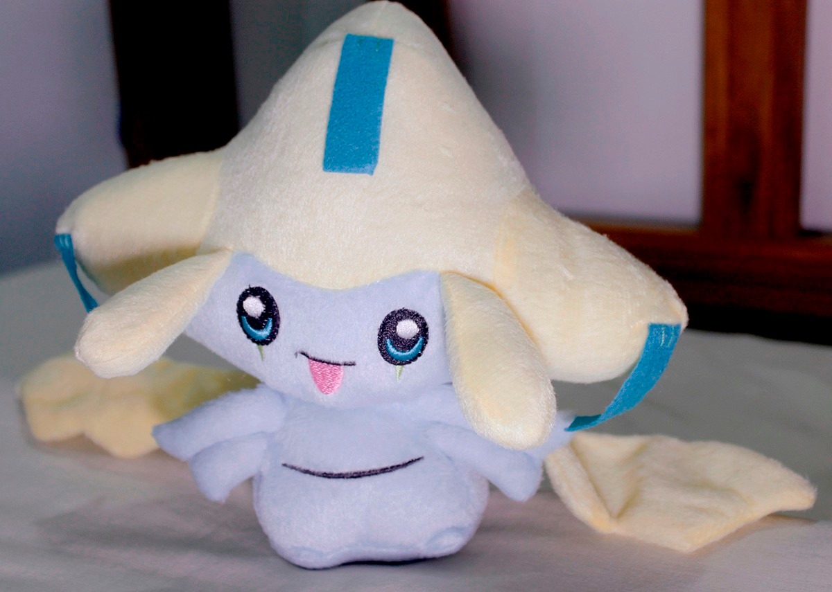 peluche jirachi