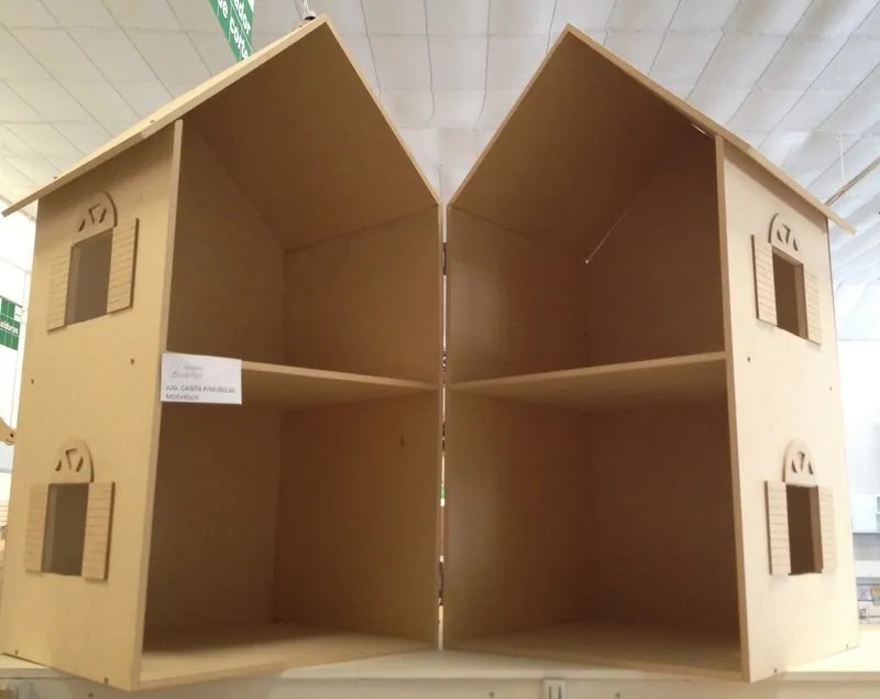 casa de muñecas sin muebles
