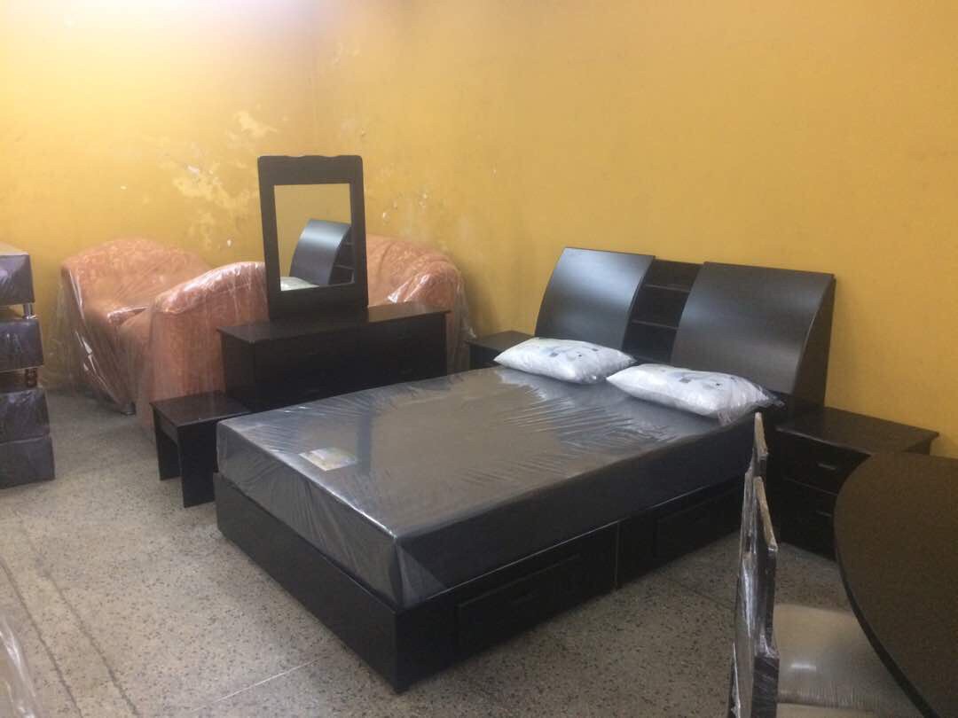 Juego De Cuarto Con Cama Matrimonial, Color Negro - Bs. 3.500,00 en ... Juego De Cuarto Con Cama Matrimonial, Color Negro - Bs. 3.500,00 en ...