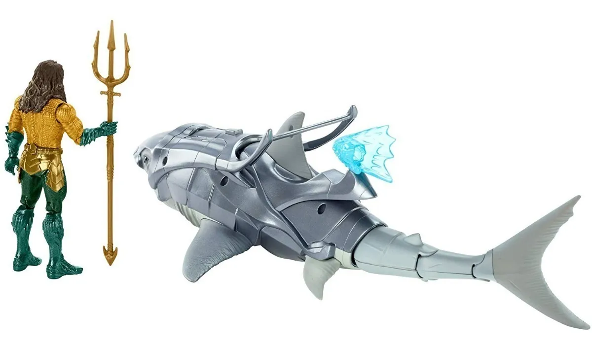 juguete aquaman tiburon