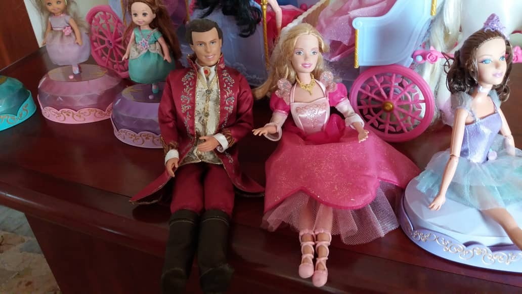 Juguete Carruaje De Las 12 Princesas Bailarinas Y El Ken - Bs. 1.650.000,00 en Mercado Libre