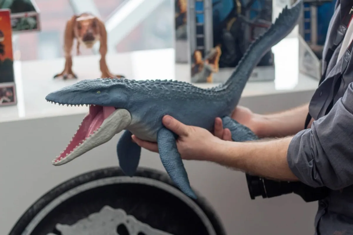 mosasaurus jurassic world juguete