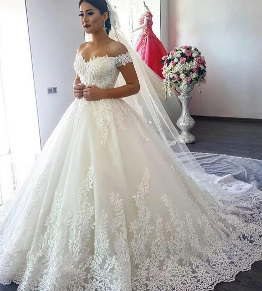 vestido de noiva com brilho e renda