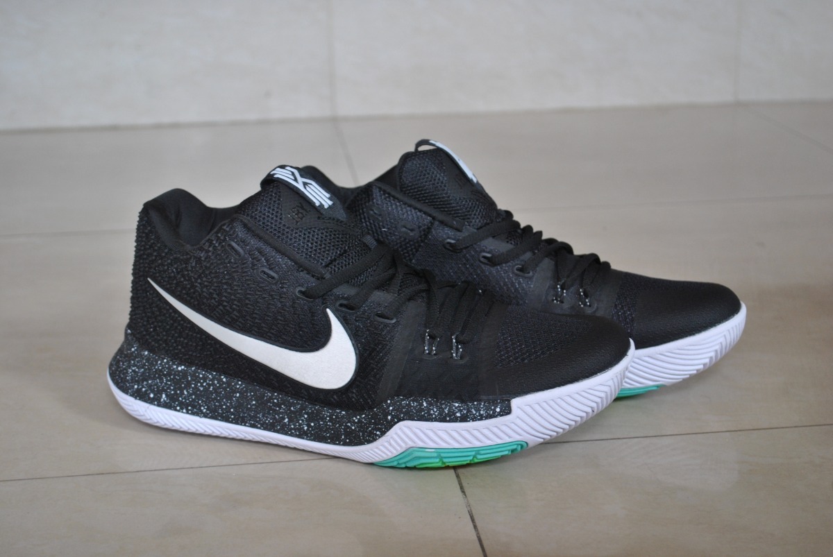 Kp3 Botas Caballeros Nike Kyrie Irving 3 Negro Blanco - Bs. 423.000,00 en  Mercado Libre