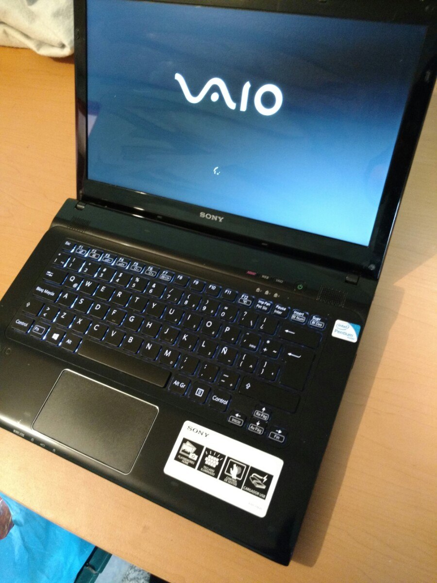 Laptop Sony Vaio Intel 4gb Ram 320gb En Disco Duro Windows 8 - $ 3,500.00 en Mercado Libre