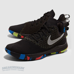 tenis lebron james witness