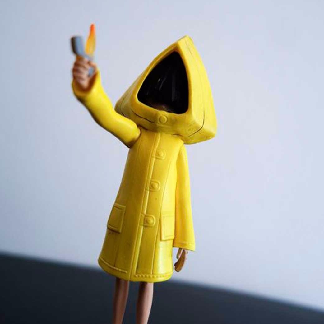 Игра про маленького человечка в желтом. Фигурки little Nightmares 2. Фигурка моно little Nightmares 2. Gecco фигурки little Nightmares. Little Nightmares шестая фигурка.