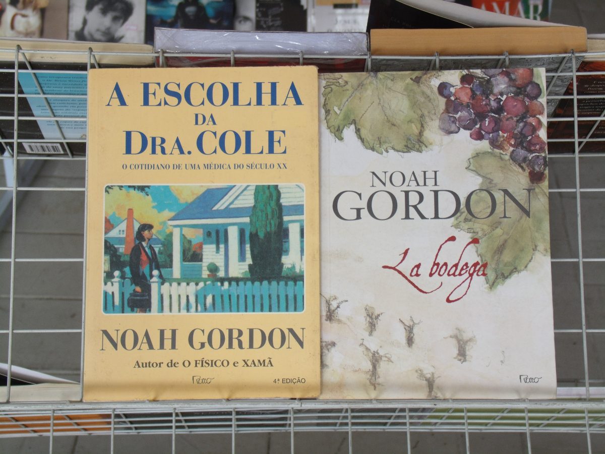 ... noah gordon o físico o último judeu la bodega. Carregando zoom.