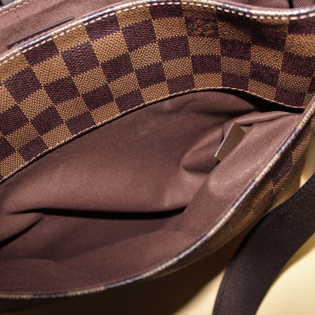 Bolso de mano Louis Vuitton Speedy 363444, The 22-year-old is reportedly  in town for a Louis Vuitton shoot