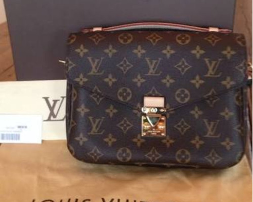 LOUIS VUITTON Monogram Favorite PM 52260