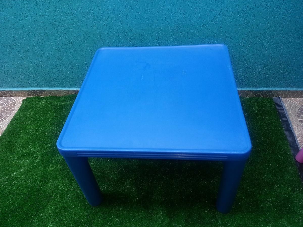Mesa Infantil De Plastico Com 2 Cadeiras Para Crianças
