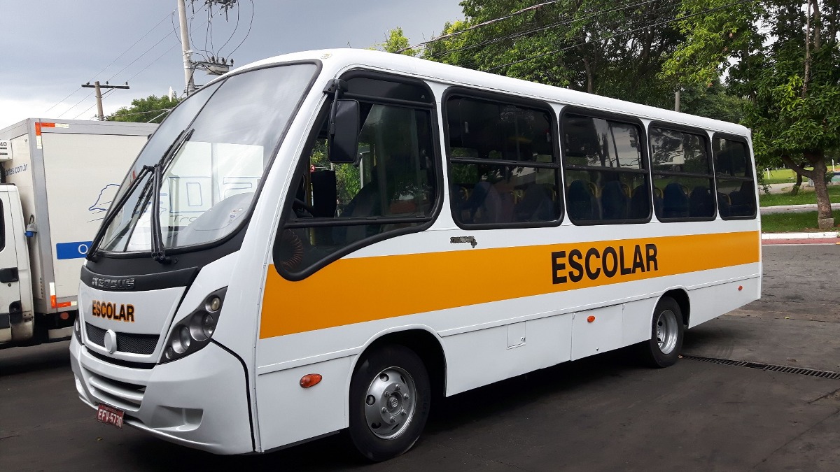 Micro Ônibus Escolar 35 Lugares 2010 /10 70.000,00 - R$ 70 