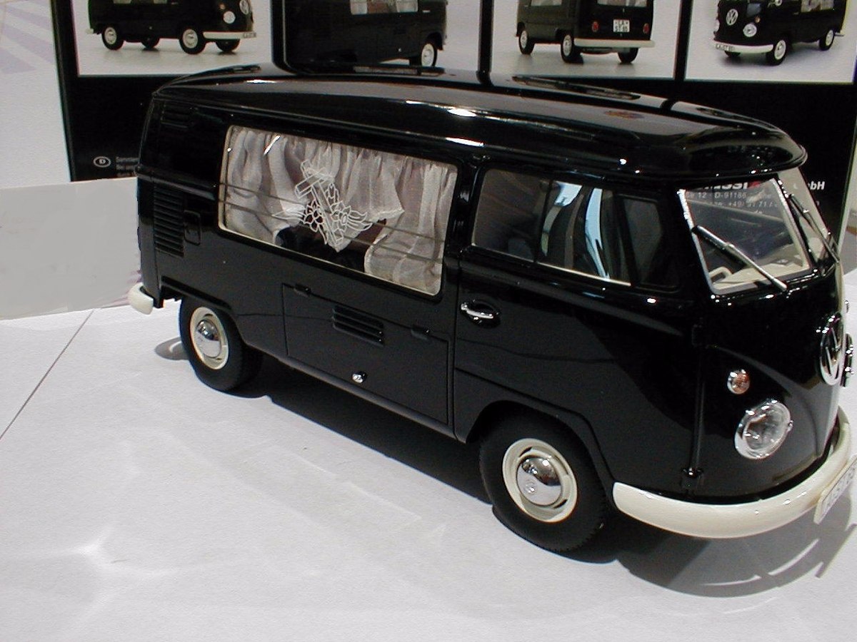 Miniatura Vw Kombi Funerária Premium Classixxs 1/18 - R$ 1 