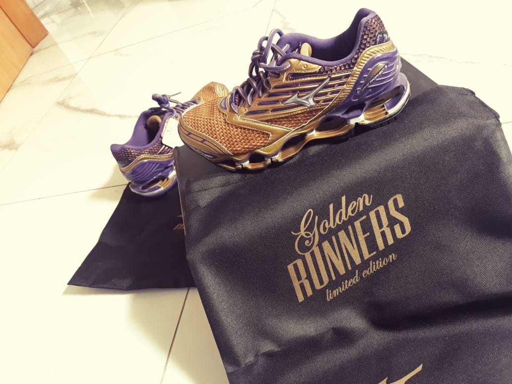 Mizuno Wave Prophecy 5 Golden Runners 