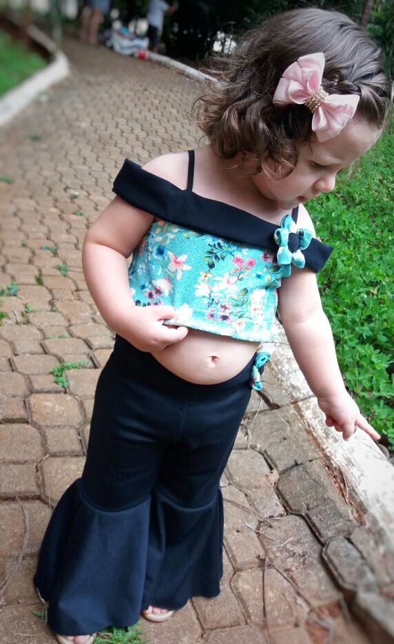 conjunto calça flare e cropped infantil