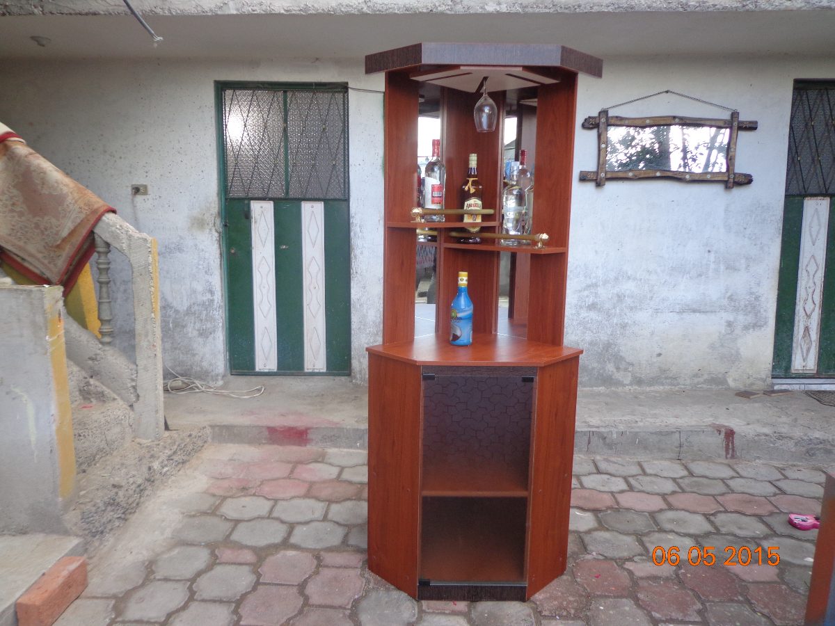 Mueble Bar Licorera Esquinero Con Espejo Vendo O Cambio U$S 190,00 Mueble Bar Licorera Esquinero Con Espejo Vendo O Cambio U$S 190,00