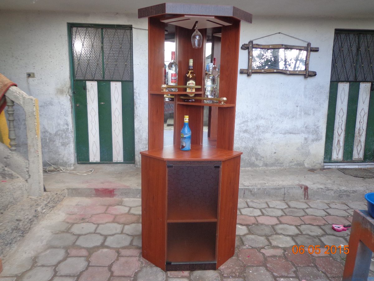Mueble Bar Licorera Esquinero Con Espejo Vendo O Cambio U$S 190,00 Mueble Bar Licorera Esquinero Con Espejo Vendo O Cambio U$S 190,00