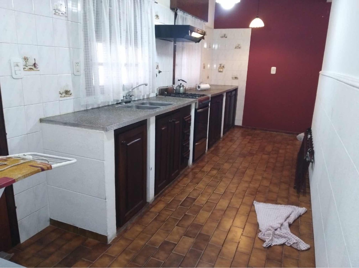 Muebles Cocina Madera, Ventanas Con Reja Y Taparrollo Y Spar ... Muebles Cocina Madera, Ventanas Con Reja Y Taparrollo Y Spar ...