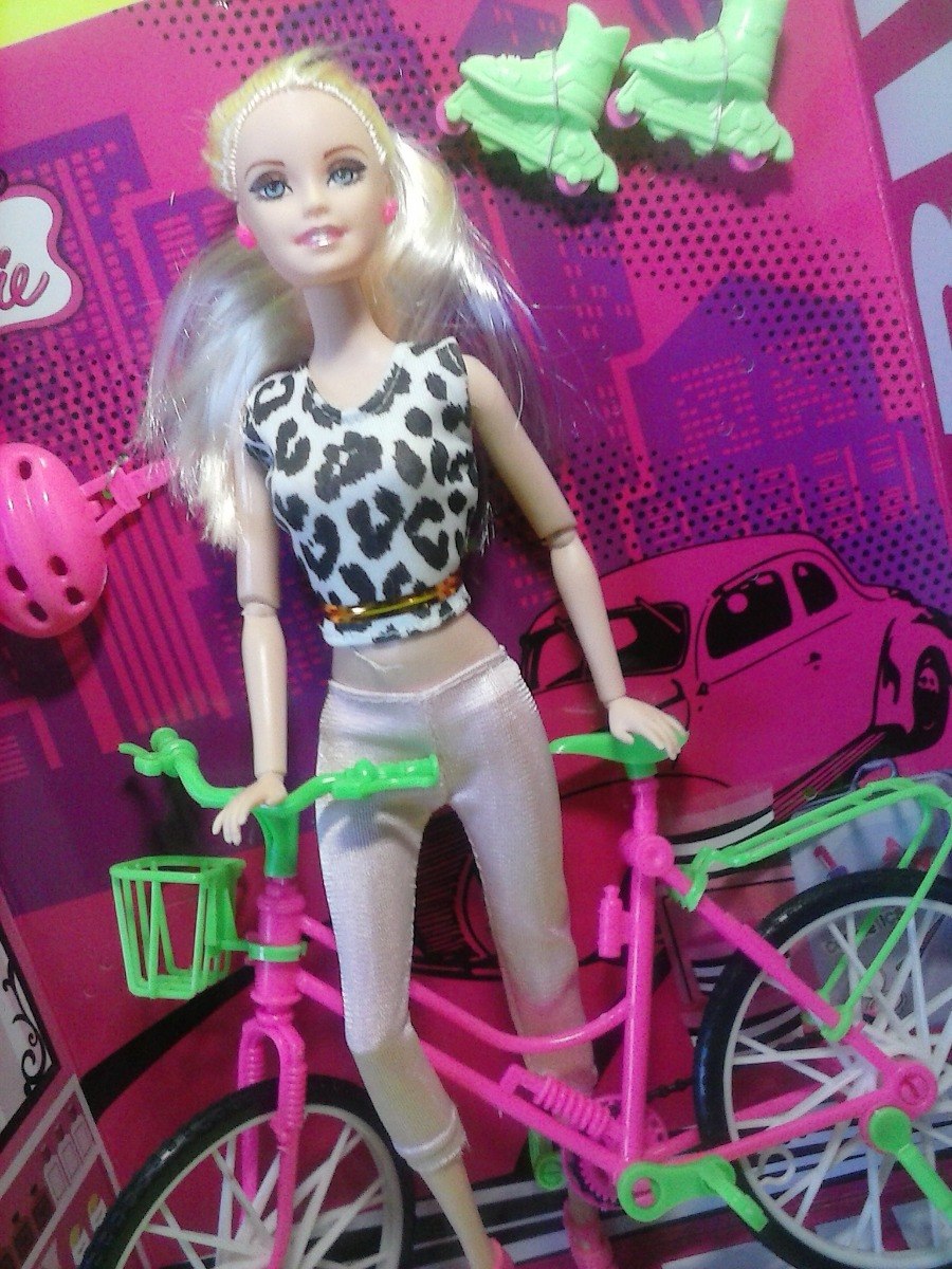 Muñeca Barbie Con Bicicleta Y Patines, Juguete Para Niña - Bs. 10,99 en Mercado Libre