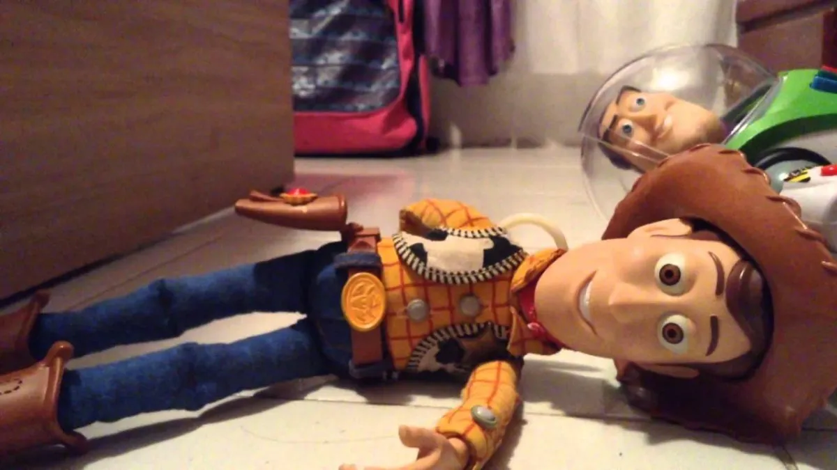 muñeco toy story que se cae