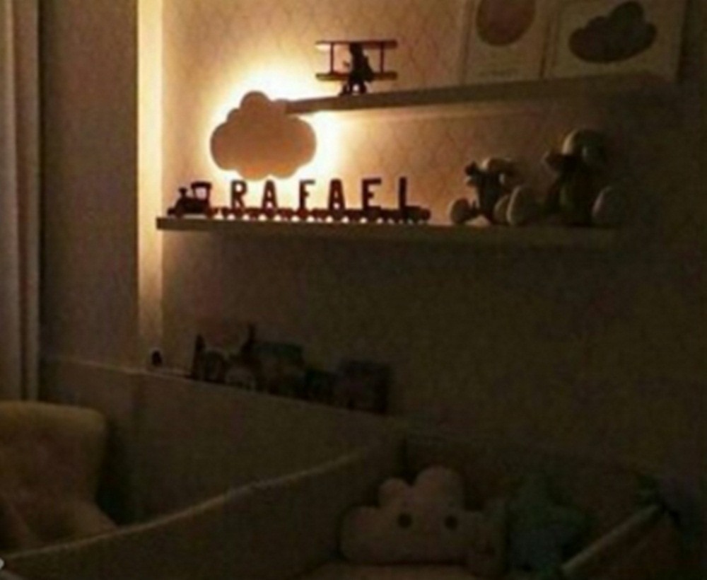 Quarto com quadros Quarto com quadros