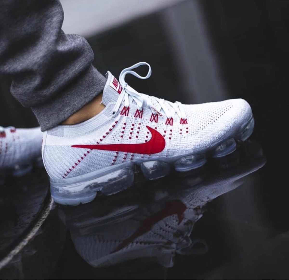 nike vapormax blancas y rojas