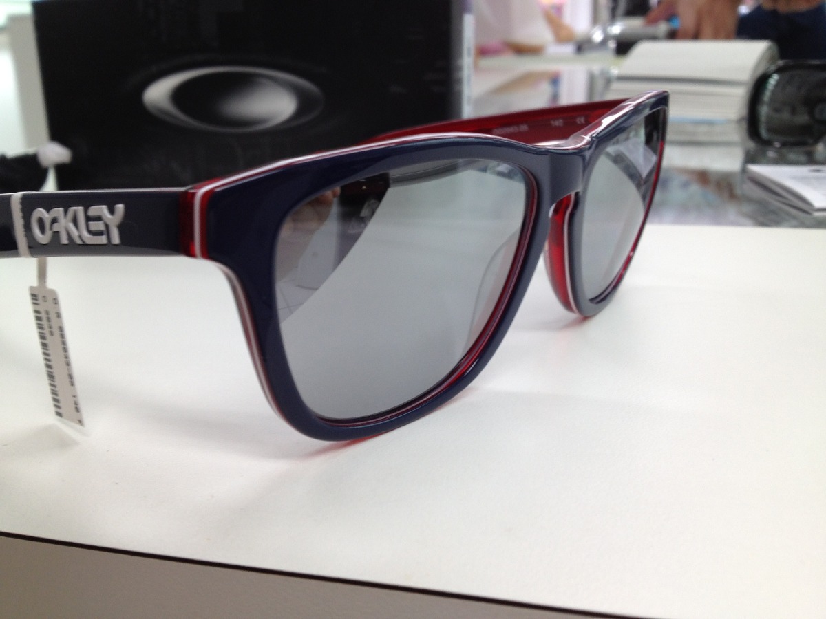 oakley frogskins lx azul com vermelho lente cinza espelhado oakley frogskins lx azul com vermelho lente cinza espelhado