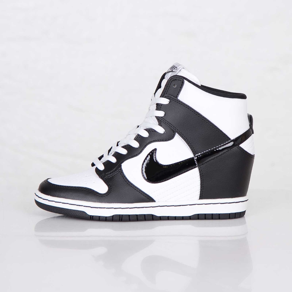 Original Botas Nike Mujer Dunk Sky High 2 Essential B&w Jam - $ 2,199