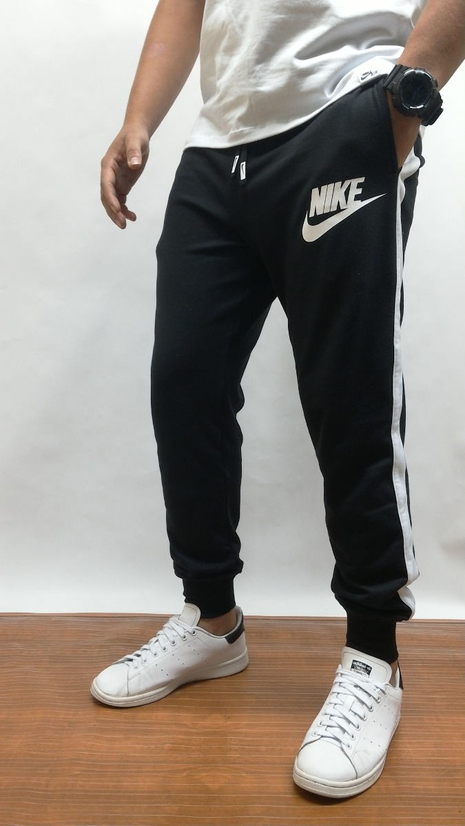 pantalones nike con raya