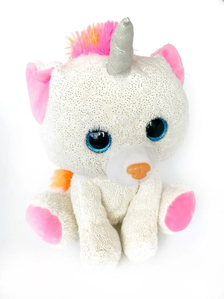 peluche unicornio ojos brillantes