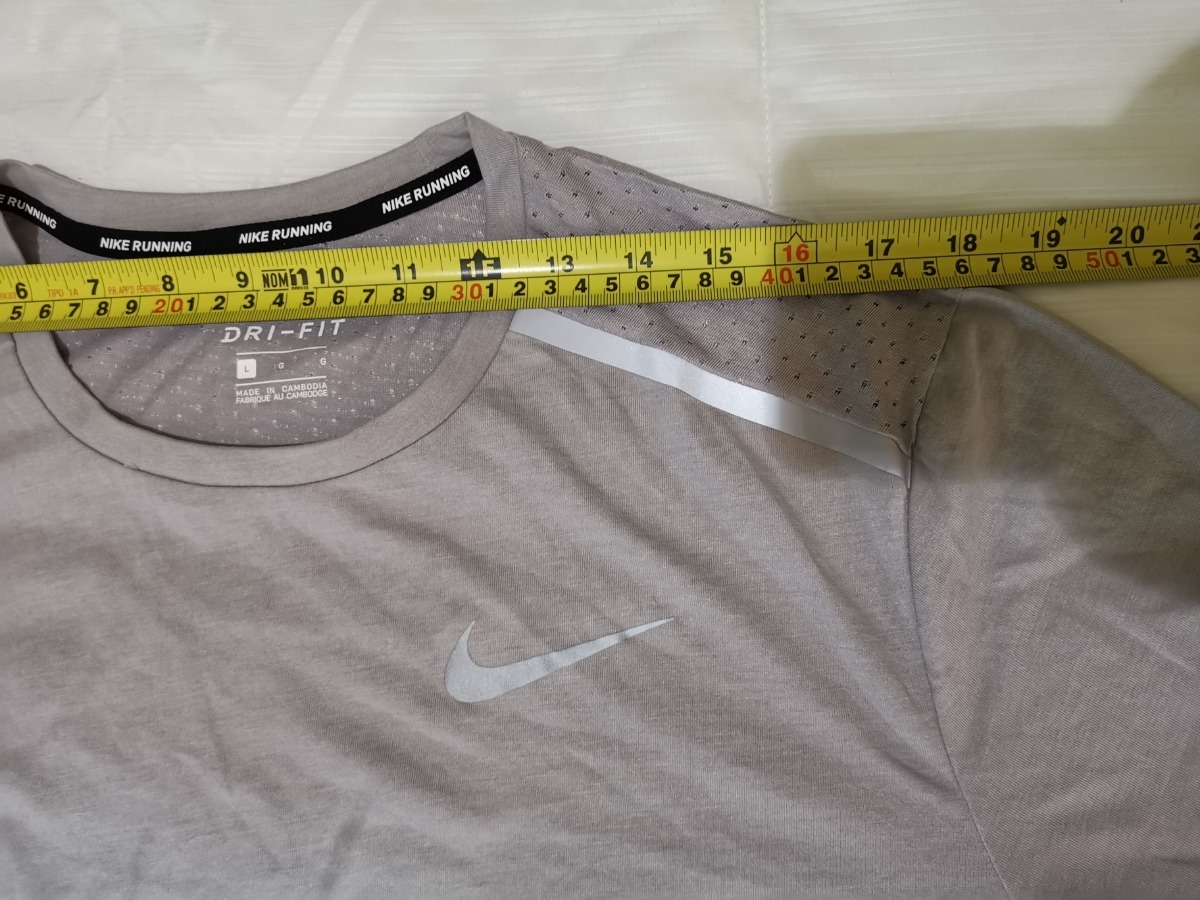 playera nike gris