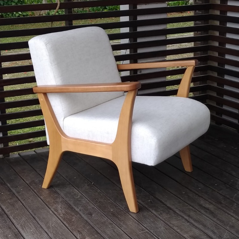 Poltrona Vancouver Madeira Maciça Estofada Para Sala Estar R 79900