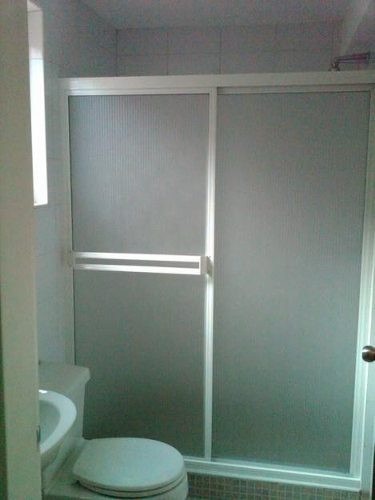 Puertas De Ducha En Acrilico ,accesorios De Aluminio - S/ 150,00 en