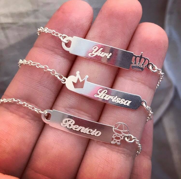 Pulseira De Bebe Com Nome Pulseira Infantil Bebê Nome Gravado E Desenho -em Prata 925 - R$ 59,99