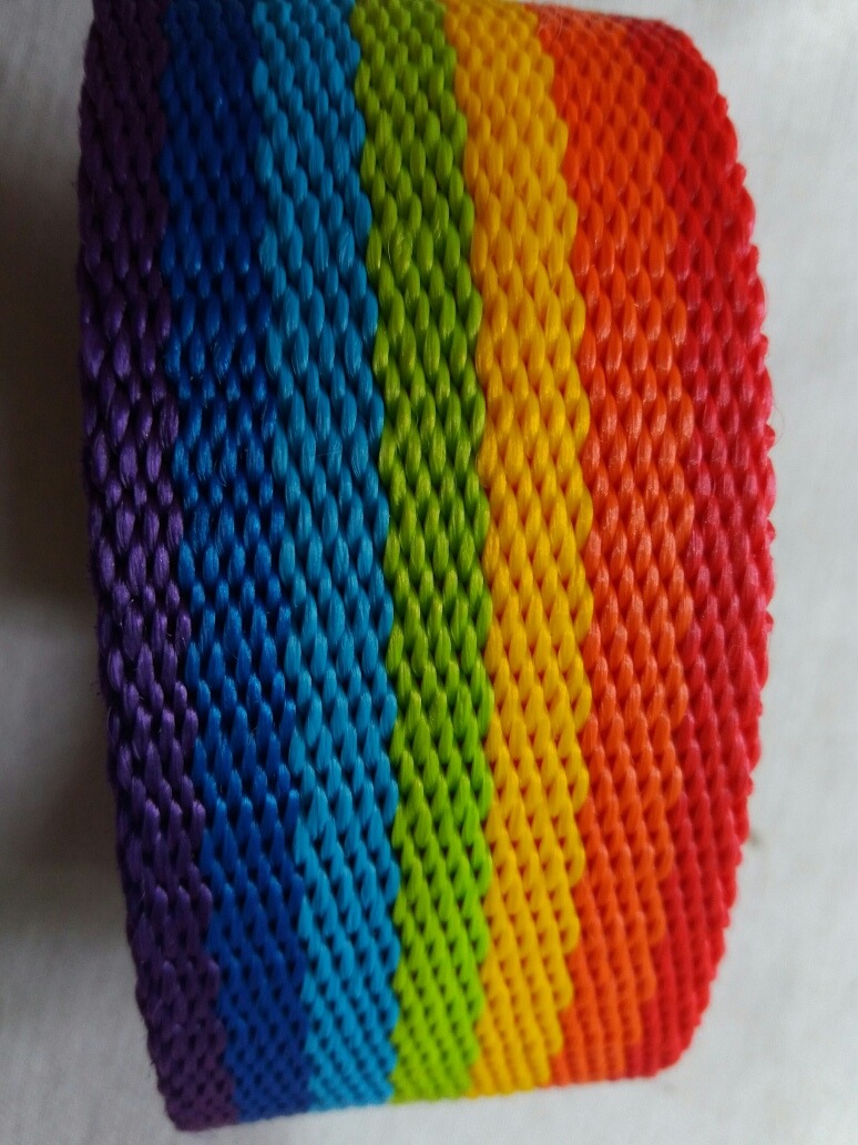 ¿Cómo hacer una pulsera de Arco Iris?