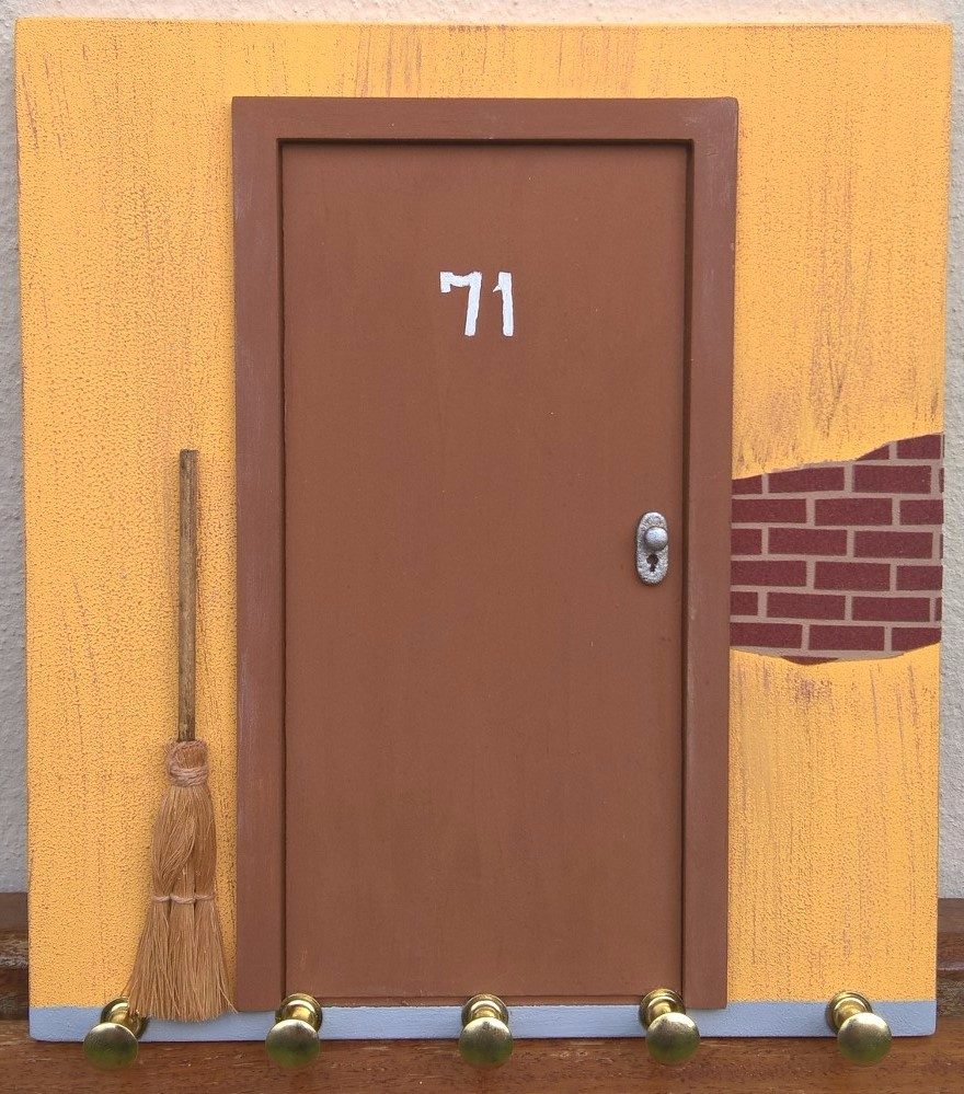 Quadro Decorativo Da Bruxa Do 71 Com Porta Chaves - R$ 89