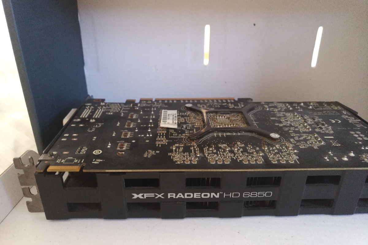 xfx radeon hd 6850 double dissipation 1gb ddr5 hd-685x-zdfc xfx radeon hd 6850 double dissipation 1gb ddr5 hd-685x-zdfc