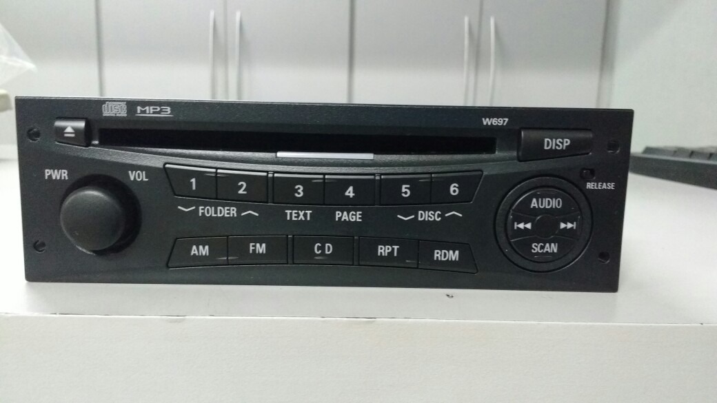 Radio Original Mitsubishi Colt (sem Chicote) R 150,00