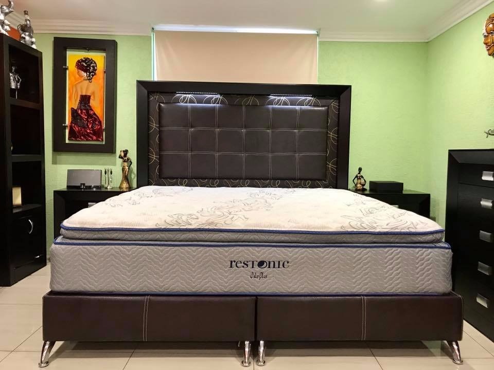 Recamara King Size España 2 Buros Espejo Cajonera - $ 13,700.00 en