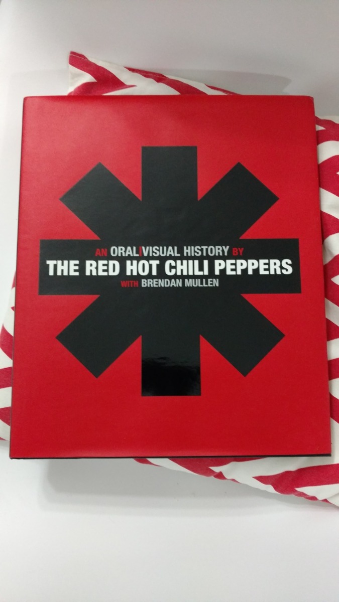 red hot chili peppers - an oral visual story. Cargando zoom.