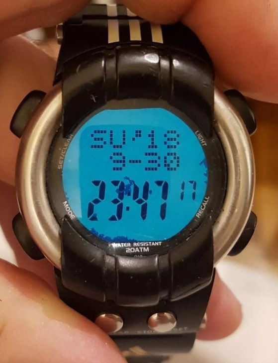 Reloj adidas Running Modelo 10-0091b Retro 90s Backlight (a