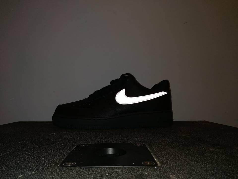 nike air force one que alumbran