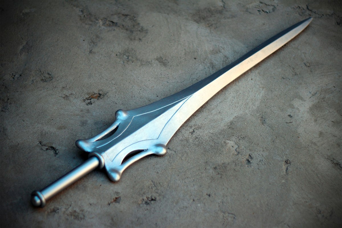 Resultado de imagem para do que Ã© feita a espada de he-man