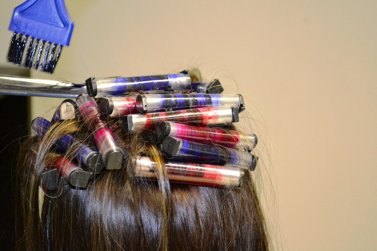 Los aceites cosméticos para las puntas secas de los cabello