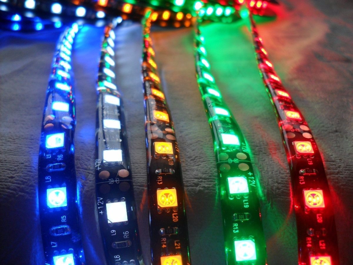 Rollo De Cinta Tira Luces Led Multicolor + Control Rgb 5 Mts - U$S 13