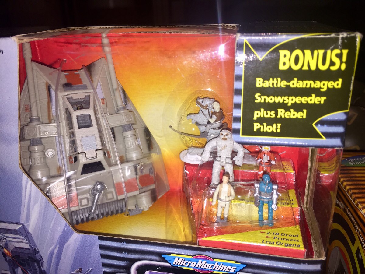 MICRO MACHINES STAR WARS FIGURE From the Droid set 2-1B Medical Surgical Droid