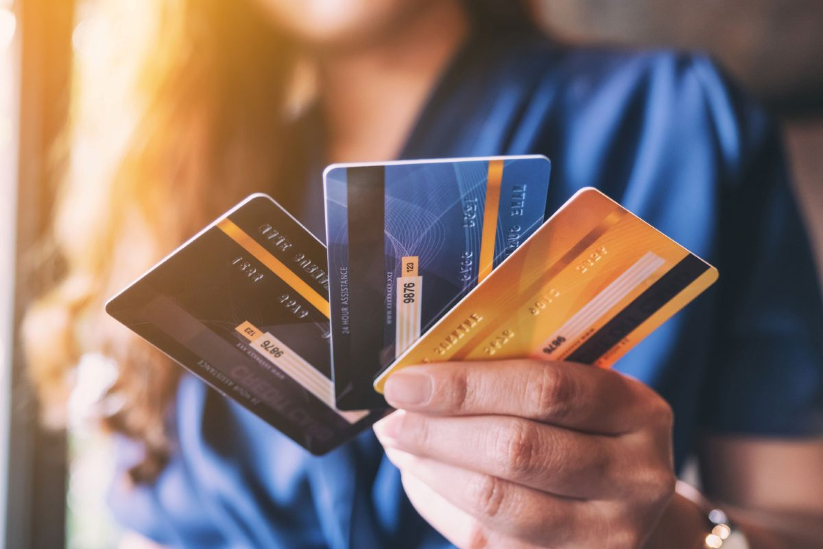 ¿Cuántas tarjetas tener y cómo pagarlas sin deudas?